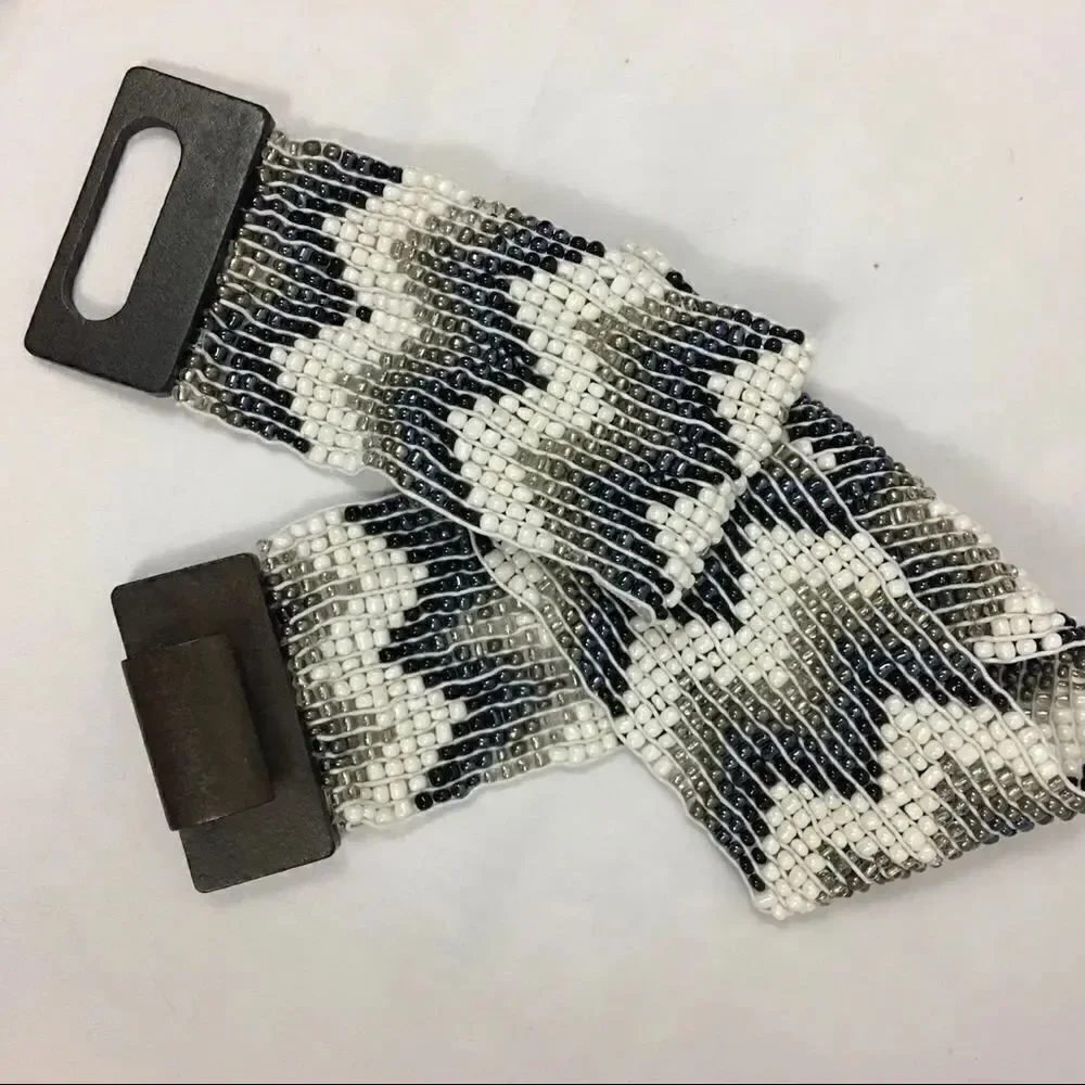 Large Seas Bead stretch belt with wooden buckle